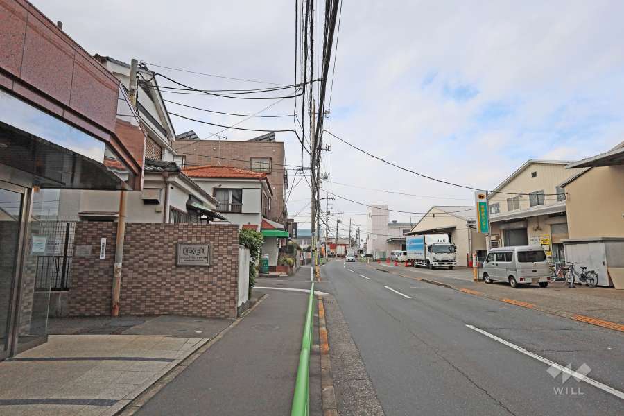 敷地北側の前面道路
