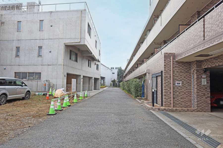 敷地東側の前面道路