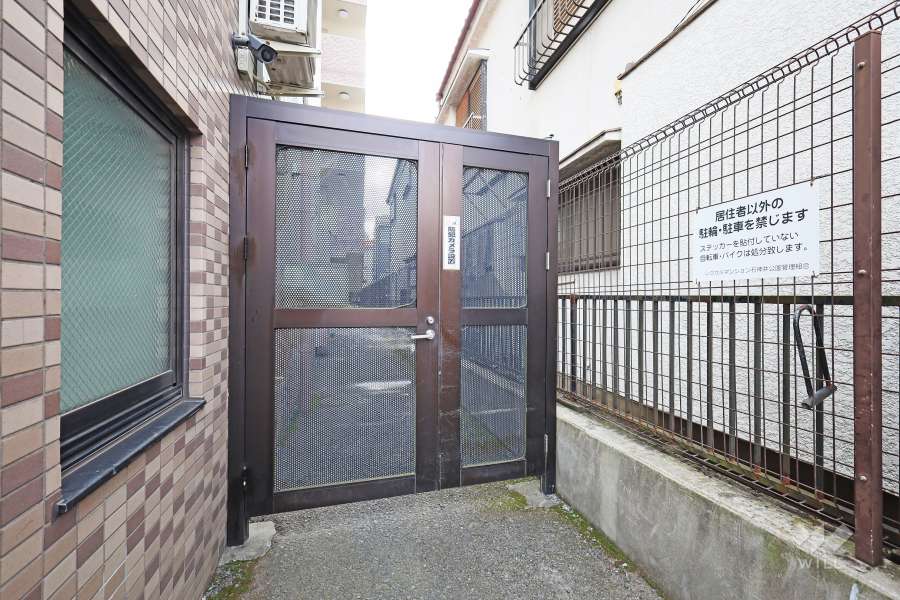 駐輪場の出入口