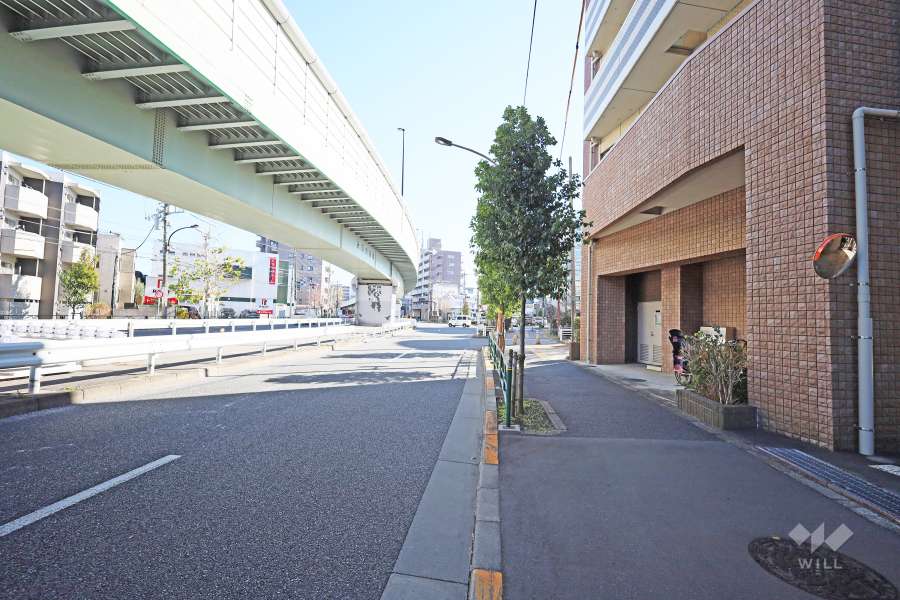 敷地北東側の前面道路