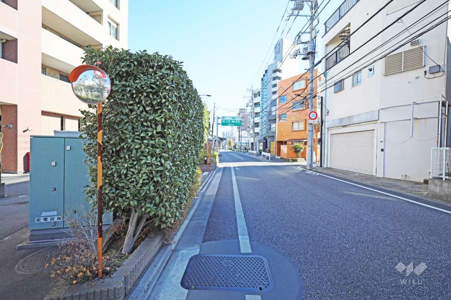 敷地南側の前面道路