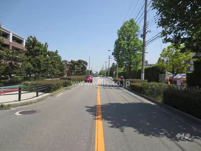 敷地南側の前面道路