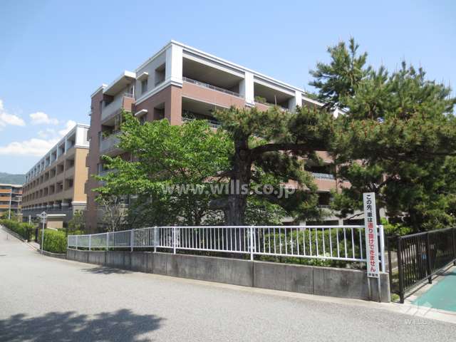 クイーンズフォート芦屋パークホームズの外観（南西側から）