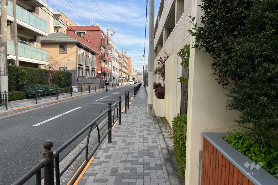 敷地北側の前面道路