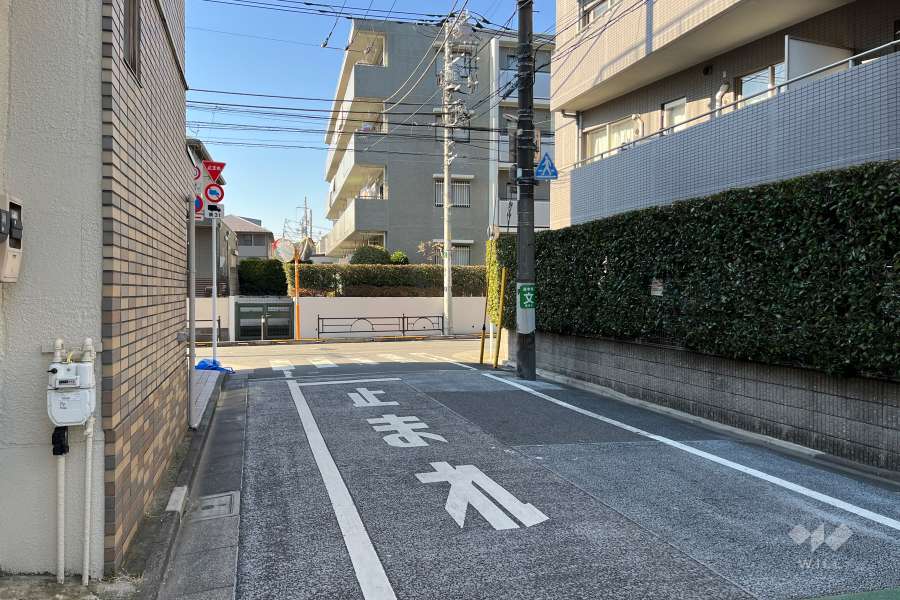 敷地南側の前面道路