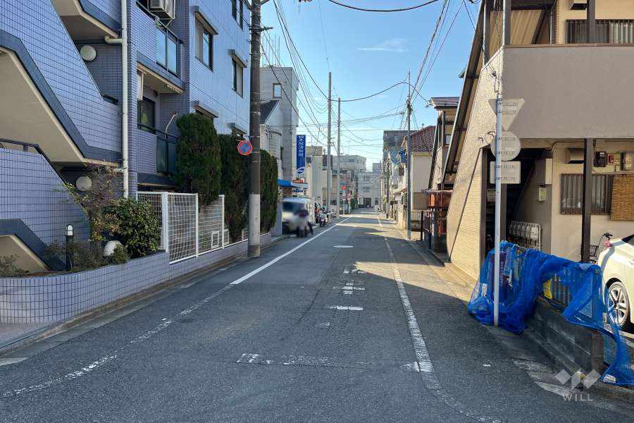 敷地の西側前面道路（北側から）
