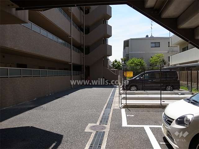 敷地内駐車場（平面式と機械式とがあります。）