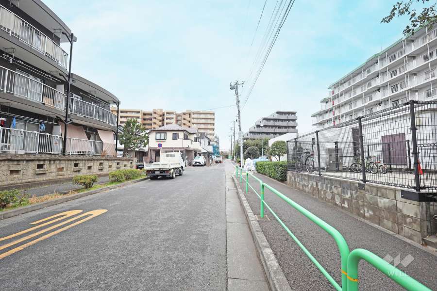 敷地北側の前面道路