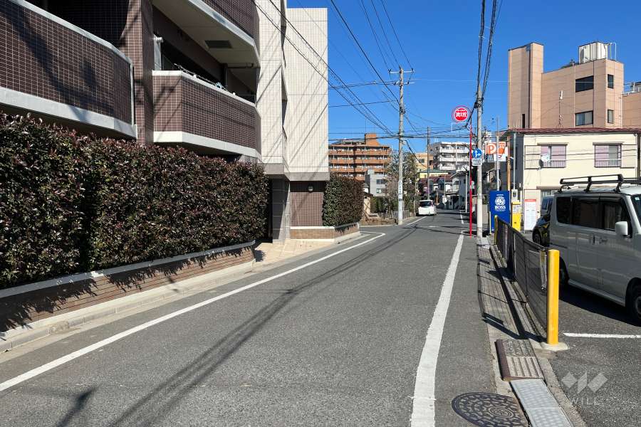 敷地東側の前面道路