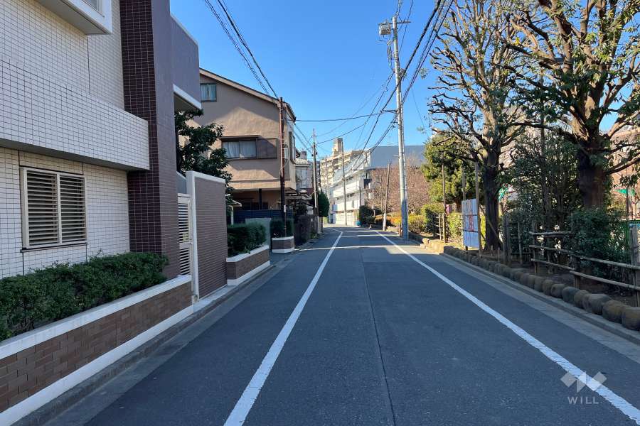 敷地北側の前面道路