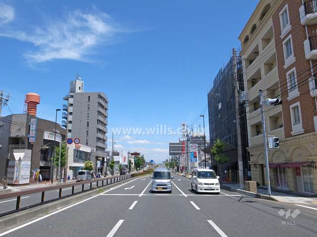 敷地北側の前面道路。国道2号線です。