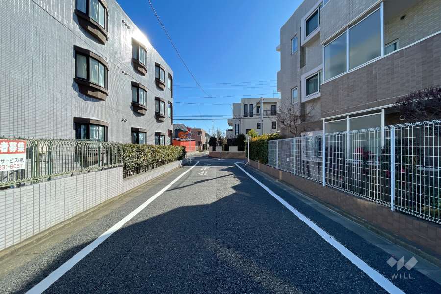 敷地東側の前面道路