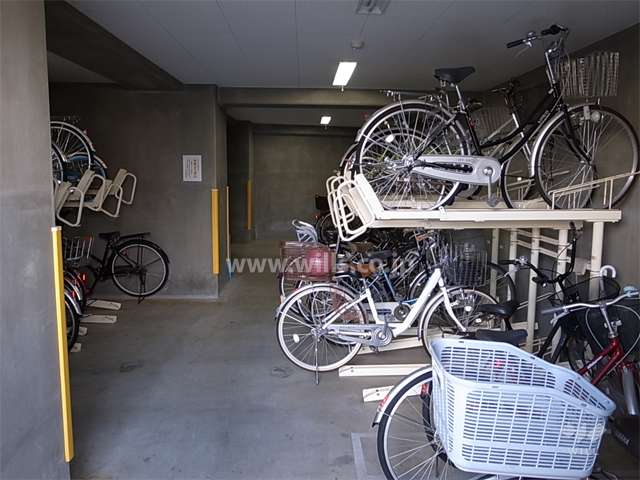 屋内にある駐輪場