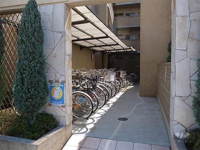 エントランス横の駐輪場