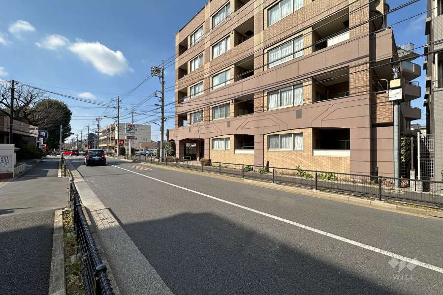 敷地南側の前面道路