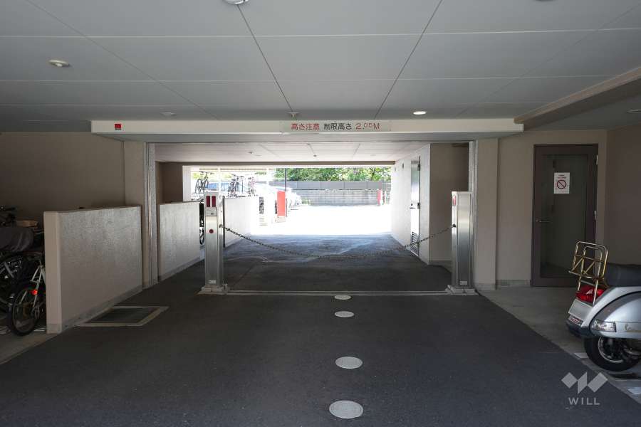 駐車場の出入口（リングシャッター付き）