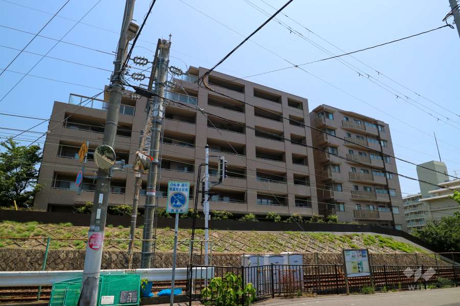 ジオ西宮仁川ソルコリーナの外観（西側から）