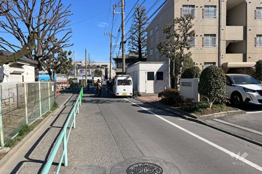 敷地北側の前面道路