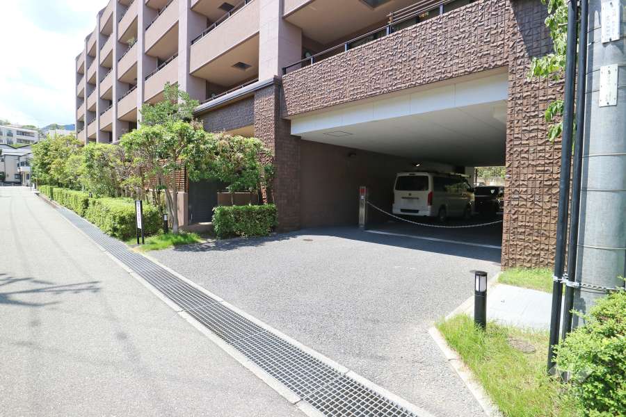 駐車場の出入り口