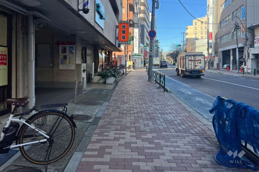 敷地北側の前面道路