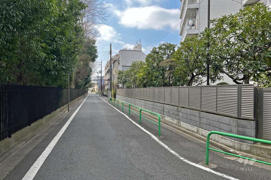 敷地南東側は「武蔵大学江古田キャンパス」に面しています。