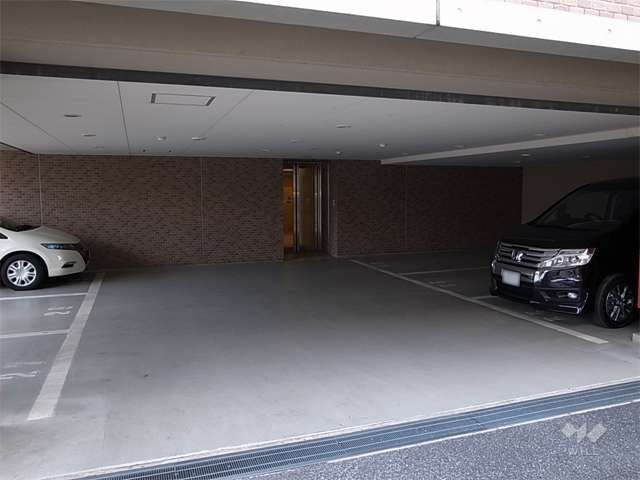 敷地内駐車場（屋内平面式）