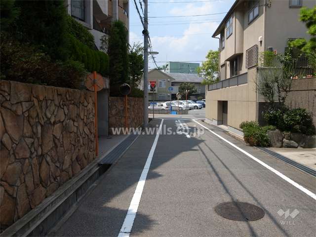 周辺は閑静な住宅地です。