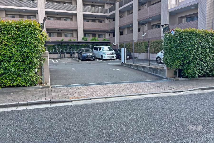 敷地内駐車場（屋外平面式）