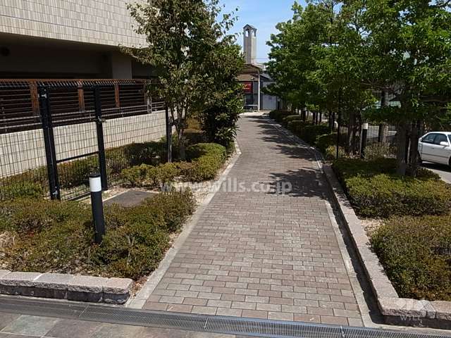 駐輪場へのアプローチ