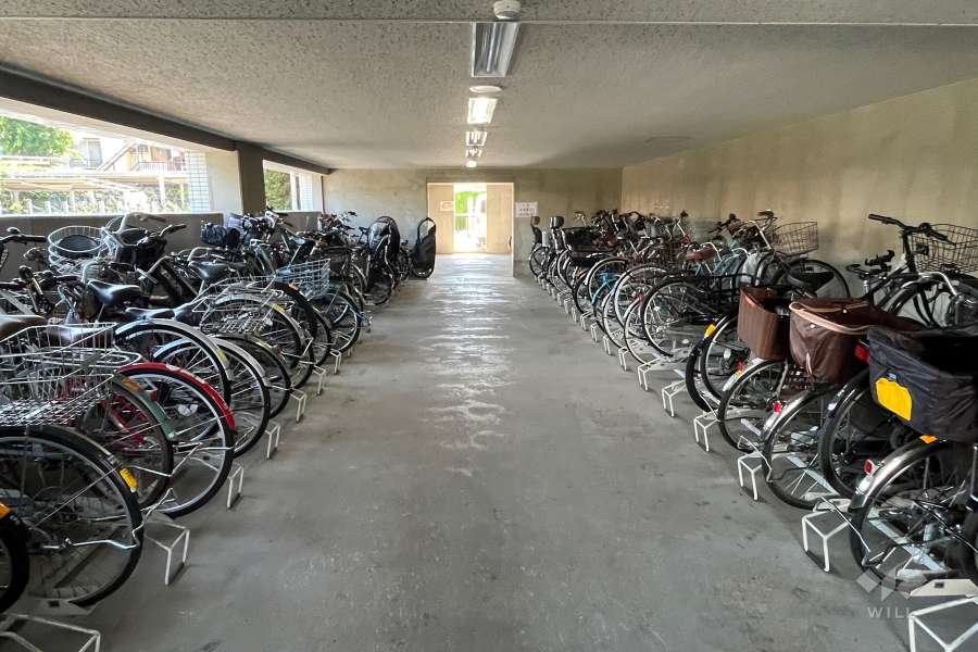 屋内に設けられた駐輪場