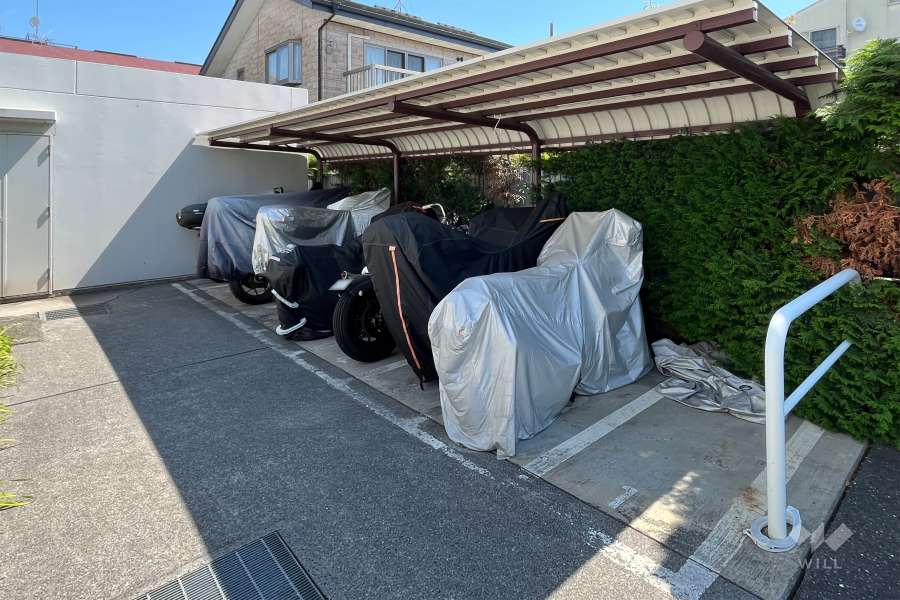 バイク置き場（屋根あり）