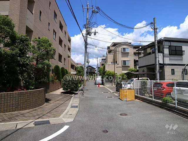 敷地東側の前面道路