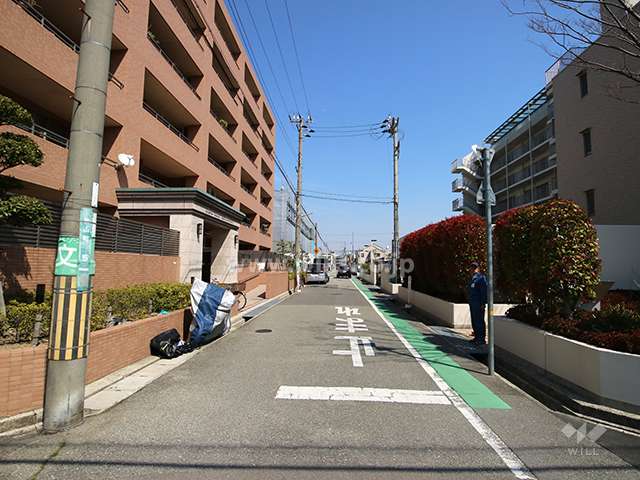 敷地南側の前面道路
