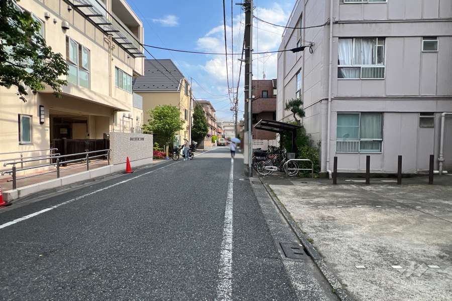 敷地東側の前面道路