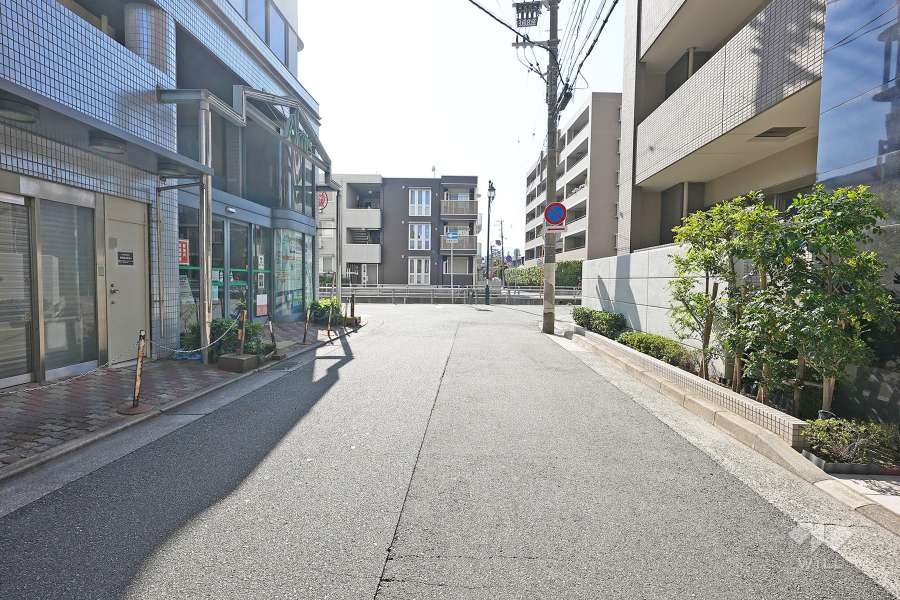 南側前面道路（東側から）