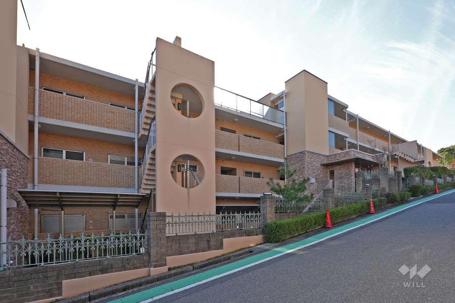 リブコート苦楽園モニモスの丘の外観（北東側から）