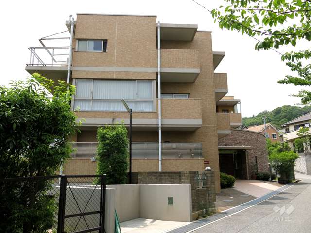 リブコート苦楽園モニモスの丘の外観（東側から）