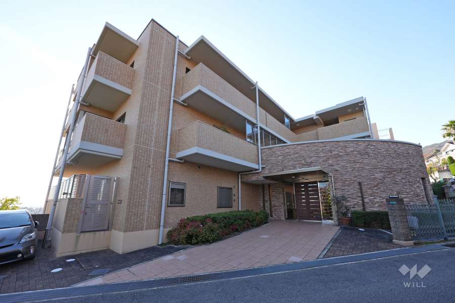 リブコート苦楽園モニモスの丘の外観（北東側から）