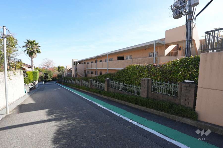 リブコート苦楽園モニモスの丘の外観（北西側から）