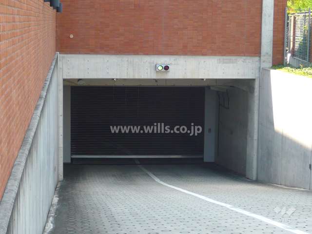 駐車場入口（リングシャッター付き）