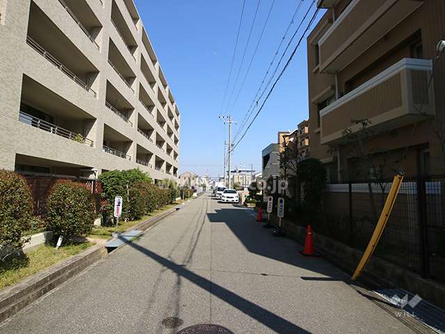 敷地北側の前面道路