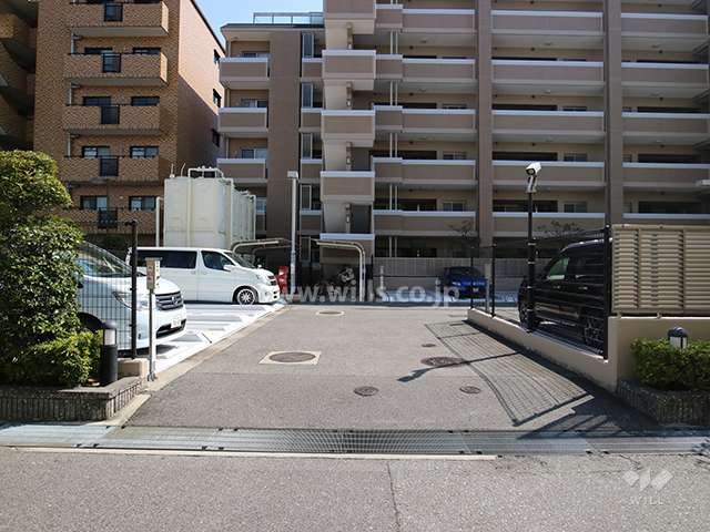 駐車場出入り口