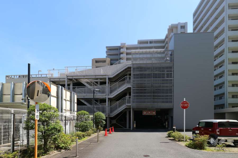 敷地内駐車場の遠景