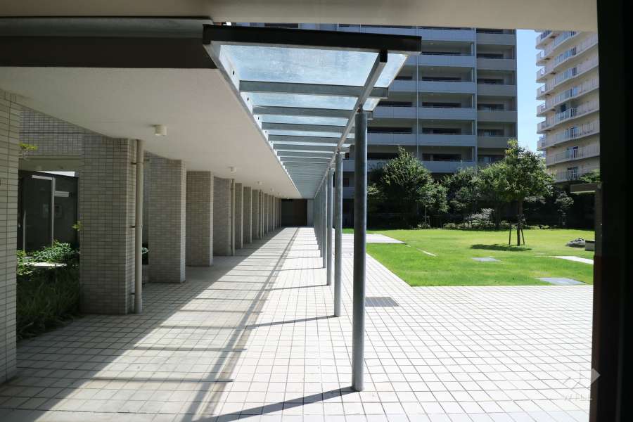 中庭から各棟への連絡通路