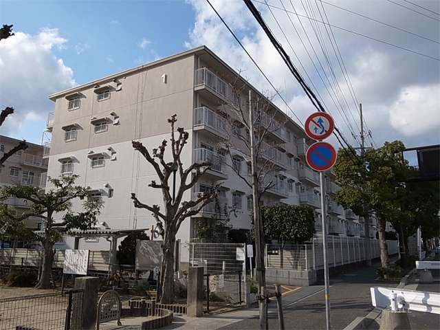メゾン宝塚1号棟の外観（東側から）