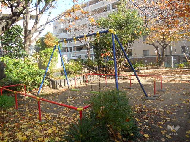 マンションの北側道路向かいにある『神垣南公園』