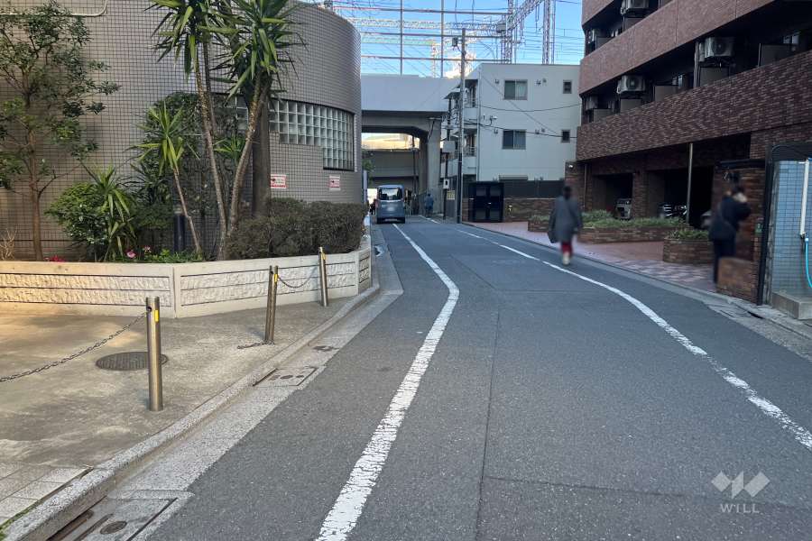 敷地東側の前面道路