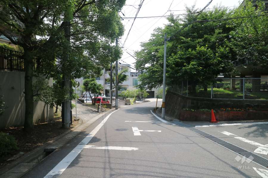 敷地北側の前面道路