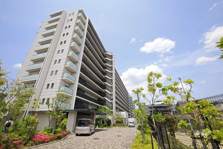 アーバン島本シティの外観（南東側から）