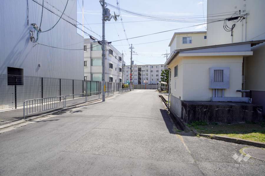 敷地東側の前面道路